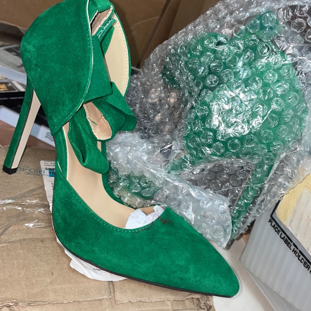 Fashion women’s pointy pumps green size 7 brand new